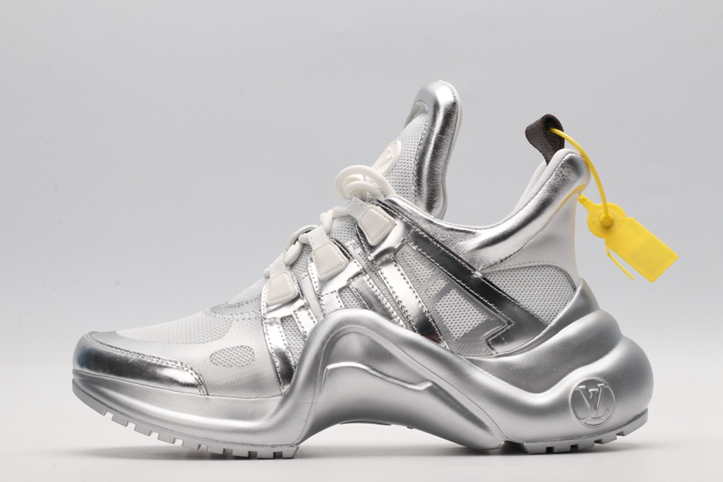 L*V SNEAKER